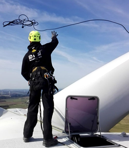 Wind turbine blade maintenance