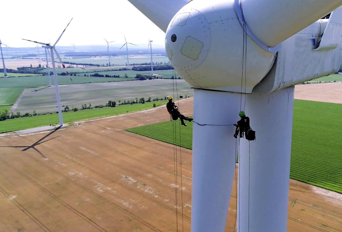 Wind turbine blade technicians